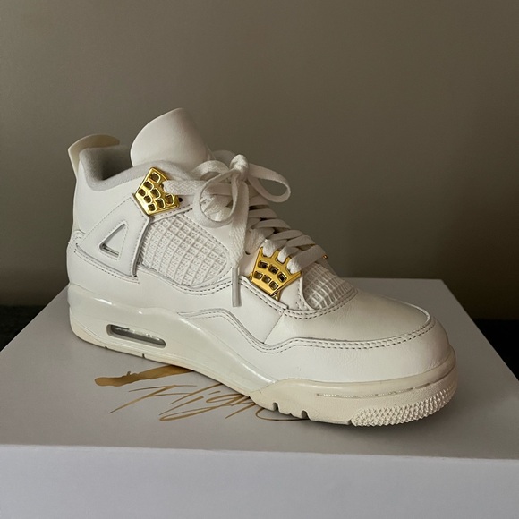 Nike Air Retro 4, Women’s 7.5, like new-barely worn - Picture 3 of 4